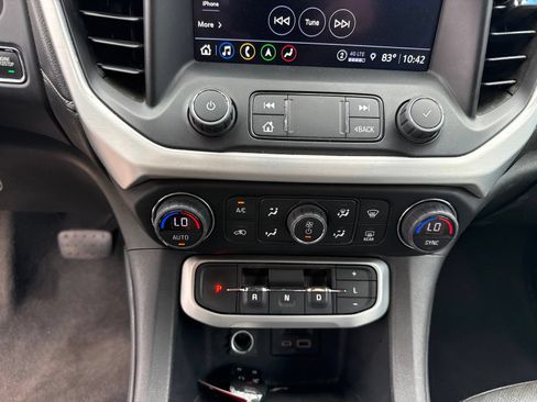 Used 2023 GMC Acadia SLT FWD image 21
