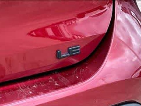 Used 2022 Toyota Highlander LE FWD image 11