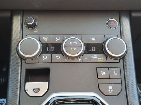 Used 2019 Land Rover Range Rover Evoque SE image 26