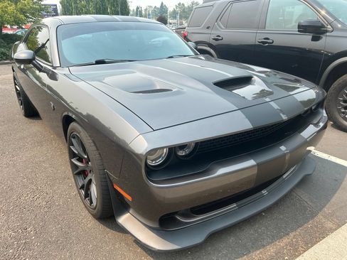 Used 2015 Dodge Challenger SRT Hellcat RWD image 2