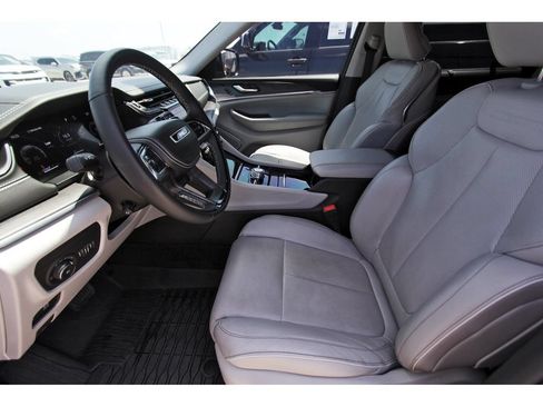 Used 2023 Jeep Grand Cherokee L Overland w/ Advanced Protech Group III AWD/4WD image 6