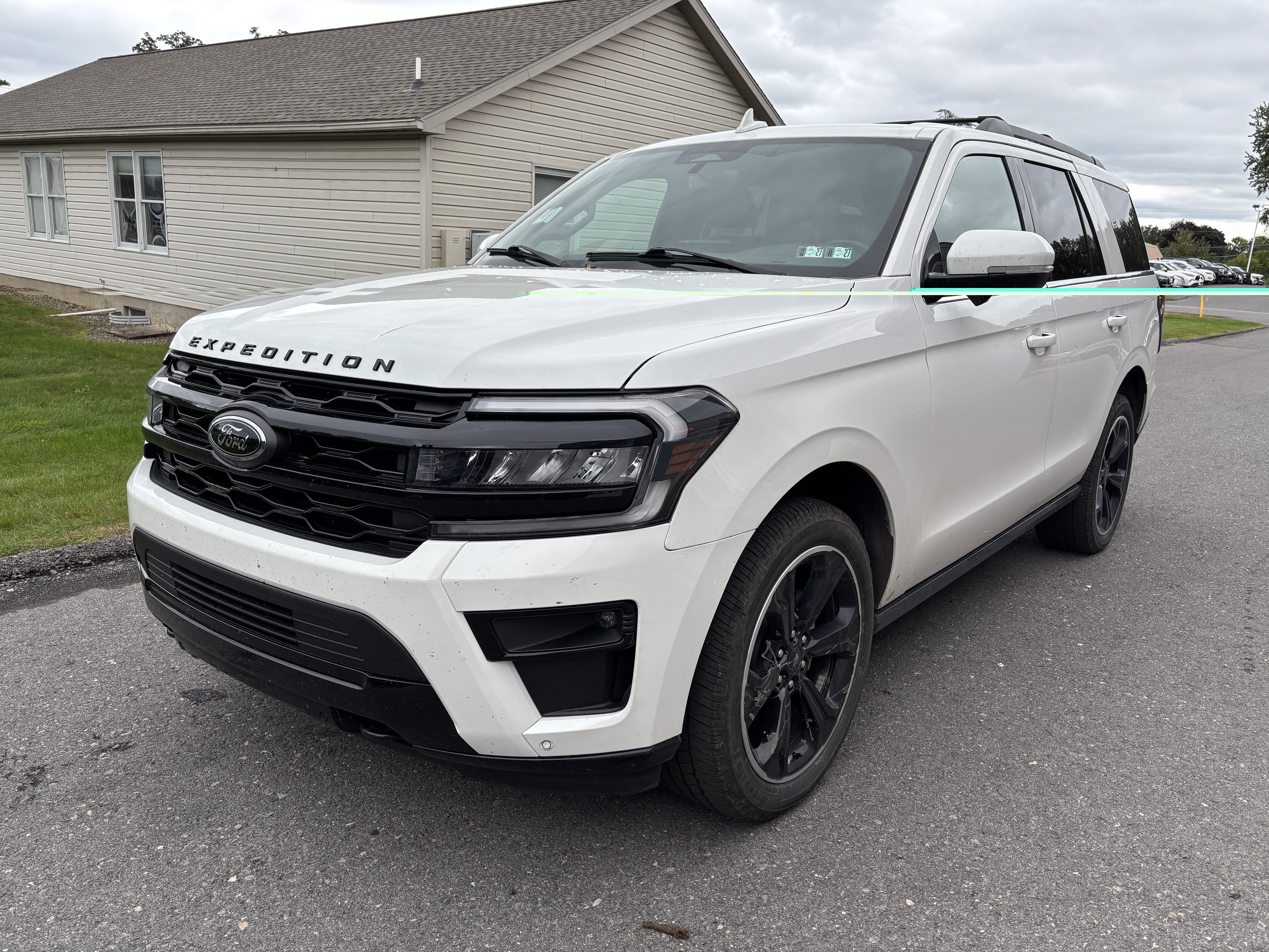 Used 2023 Ford Expedition Limited AWD/4WD image 7