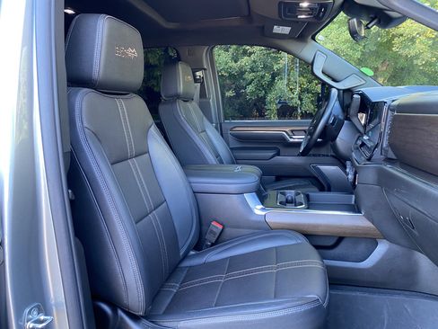 Used 2024 Chevrolet Silverado 2500 High Country w/ High Country Premium Package image 39