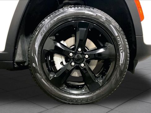 Used 2024 Jeep Grand Cherokee Limited w/ Black Appearance Package AWD/4WD image 10