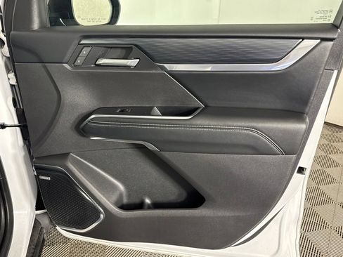 Certified 2025 GMC Acadia Elevation AWD/4WD image 40