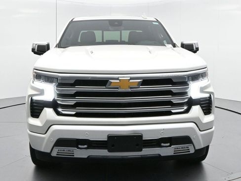 Used 2024 Chevrolet Silverado 1500 High Country w/ High Country Premium Package AWD/4WD image 2