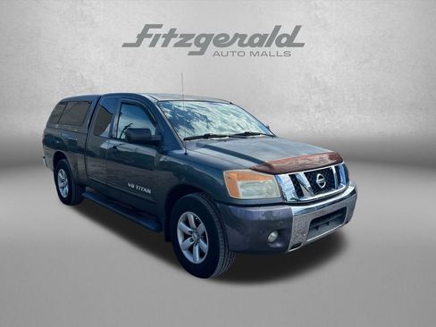Used 2011 Nissan Titan SV w/ SV Value Truck Pkg RWD image 2