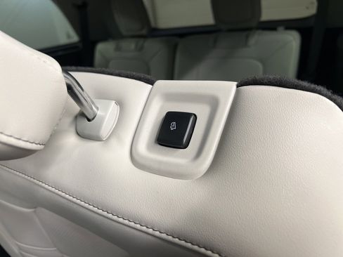 New 2026 Lincoln Aviator AWD image 33