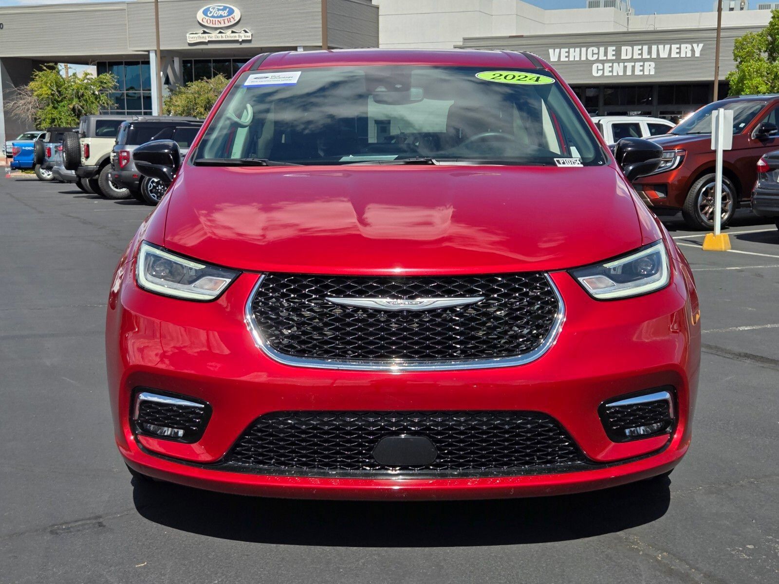 Used 2024 Chrysler Pacifica Touring-L FWD image 8