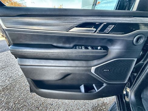 Used 2023 Jeep Wagoneer L Series III w/ Preferred Equipment Group image 20