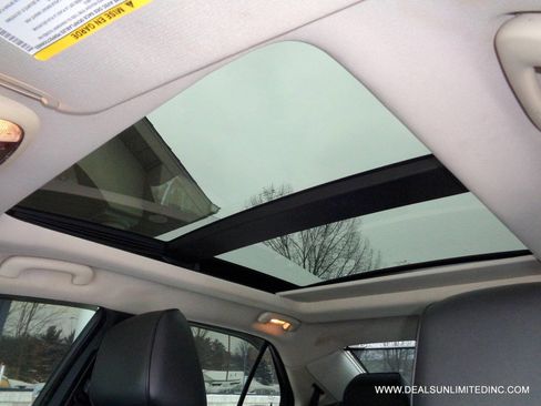 Used 2015 Chrysler 300 C w/ Light Group image 16