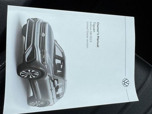 Used 2024 Volkswagen Tiguan SE AWD/4WD image 31