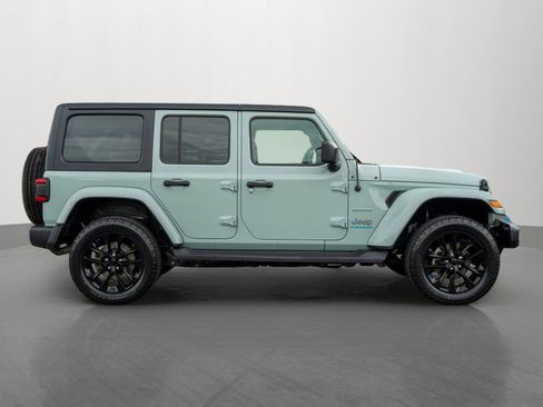 Used 2023 Jeep Wrangler Unlimited Sahara w/ Cold Weather Group AWD/4WD image 8