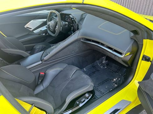 Used 2021 Chevrolet Corvette Stingray Premium Cpe w/ Z51 Performance Package image 17