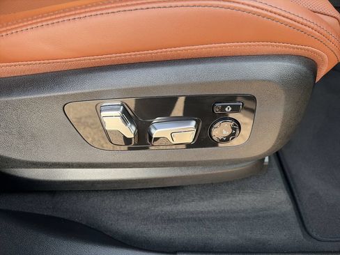 Used 2026 BMW X5 xDrive40i w/ M Sport Package AWD/4WD image 38