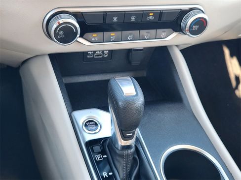 Used 2022 Nissan Altima 2.5 SV image 14