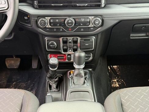 New 2026 Jeep Gladiator Mojave image 11