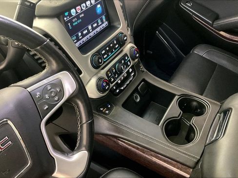 Used 2019 GMC Yukon XL SLT w/ Open Road Package AWD/4WD image 16