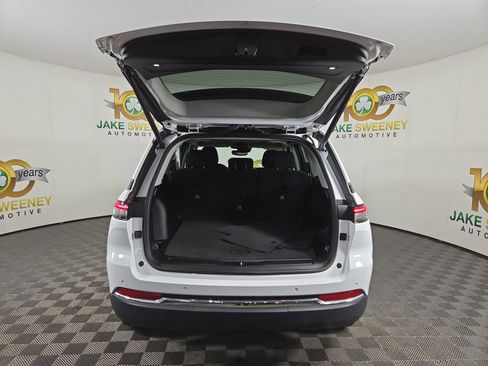 Used 2023 Jeep Grand Cherokee Laredo w/ Luxury Tech Group I image 34