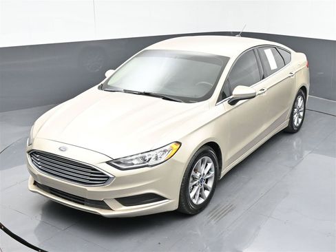 Used 2017 Ford Fusion SE w/ Fusion SE Technology Package FWD image 21