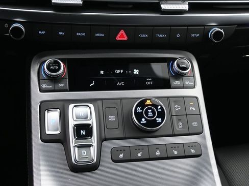 Used 2025 Hyundai Palisade Calligraphy image 19