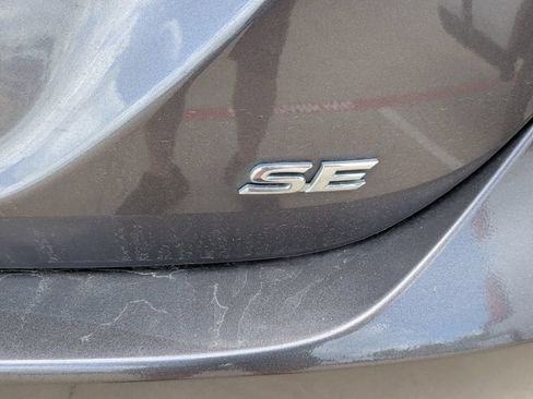 Used 2022 Toyota Camry SE FWD image 11