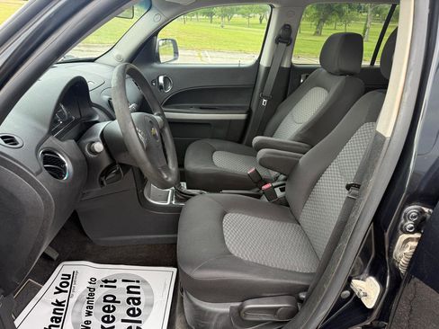 Used 2011 Chevrolet HHR LS FWD image 10