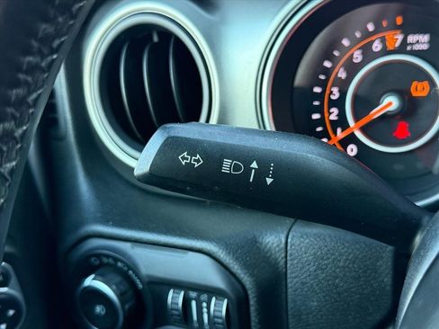 Used 2018 Jeep Wrangler Unlimited Sport S image 21