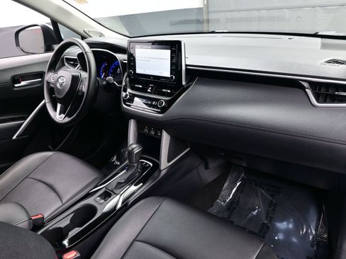 Used 2022 Toyota Corolla Cross XLE image 15