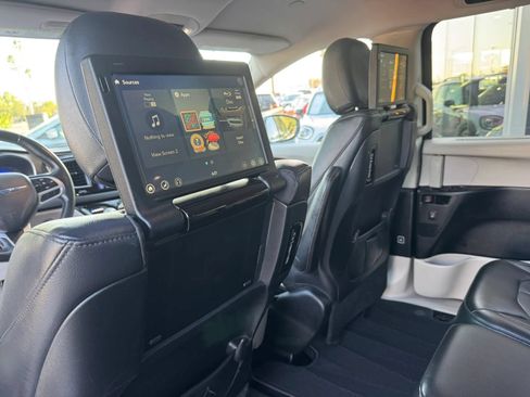 Used 2017 Chrysler Pacifica Touring-L Plus FWD image 30