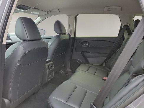 Used 2025 Nissan Rogue SL image 9