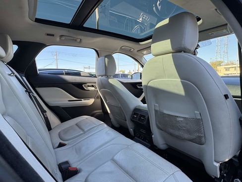 Used 2017 Jaguar F-PACE Prestige image 34