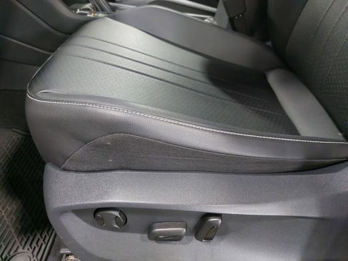 Used 2022 Volkswagen Tiguan SE image 29