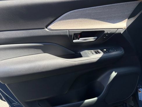 Certified 2024 Toyota Grand Highlander FWD image 13