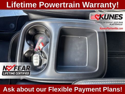 Used 2025 Chrysler Pacifica Select FWD image 21