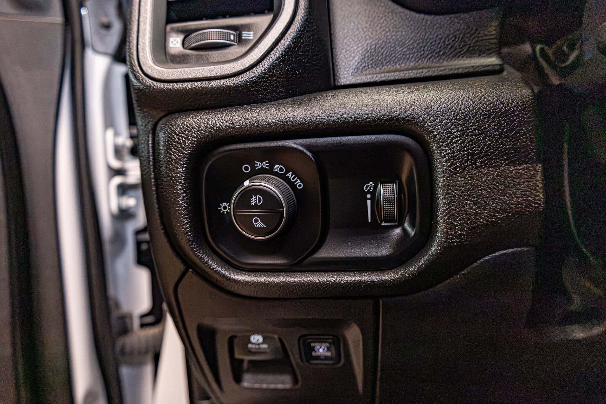 Used 2025 RAM 1500 Warlock AWD/4WD image 17