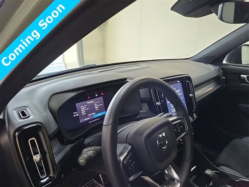 Used 2022 Volvo XC40 P8 Recharge Ultimate image 9