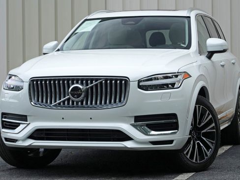 Used 2025 Volvo XC90 T8 Plus AWD/4WD image 3