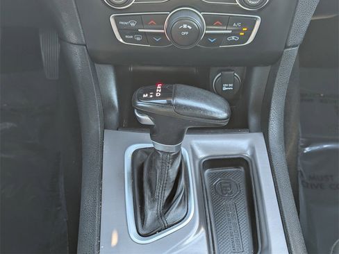 Used 2022 Dodge Charger SXT image 13