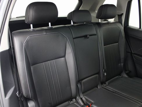 Used 2022 Volkswagen Tiguan SE image 30