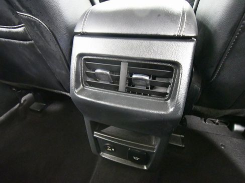 Used 2022 Ford Edge Titanium image 17