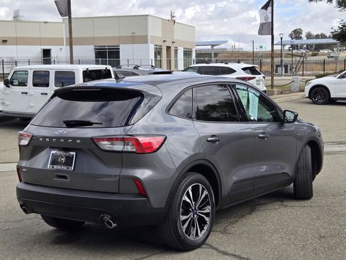 Certified 2022 Ford Escape SE w/ SE Sport Appearance Package image 4