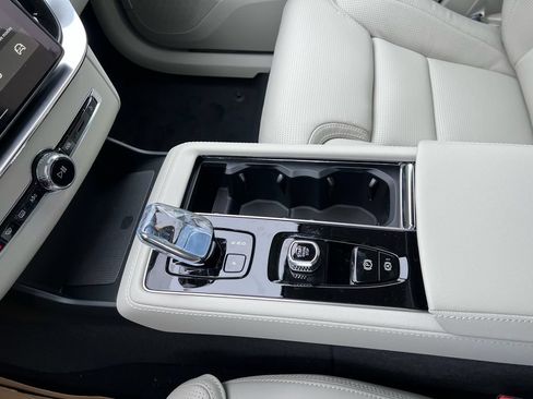 New 2026 Volvo XC90 B6 Ultra w/ Protection Package Premier AWD/4WD image 20