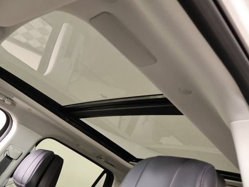 New 2025 Lincoln Navigator Reserve AWD/4WD image 17