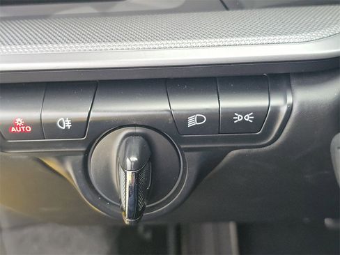 Used 2022 Porsche 911 Carrera w/ Premium Package image 19