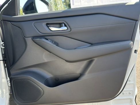 New 2025 Nissan Rogue SL w/ Tech Package image 23