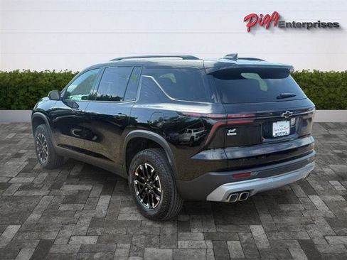 Used 2024 Chevrolet Traverse Z71 AWD/4WD image 2