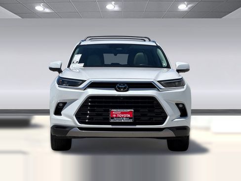 Used 2024 Toyota Grand Highlander AWD image 6