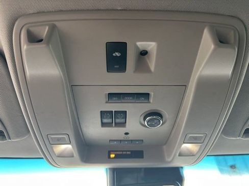 Used 2017 Chevrolet Suburban Premier image 21