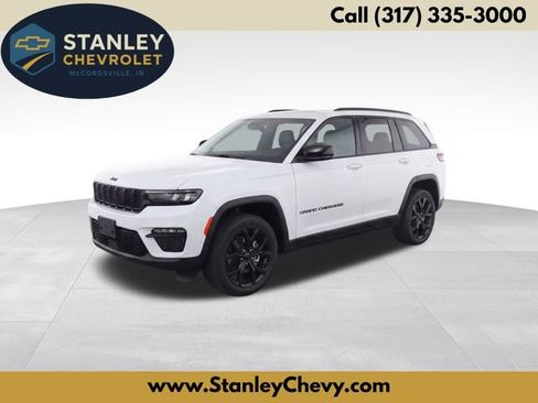 Used 2025 Jeep Grand Cherokee Altitude AWD/4WD image 1